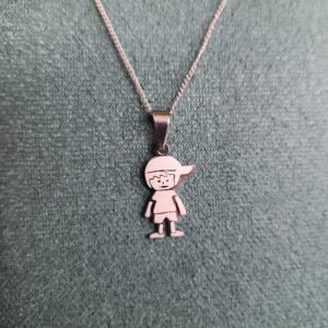 Collier garçon casquette argent