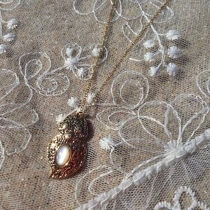 Collier Carma